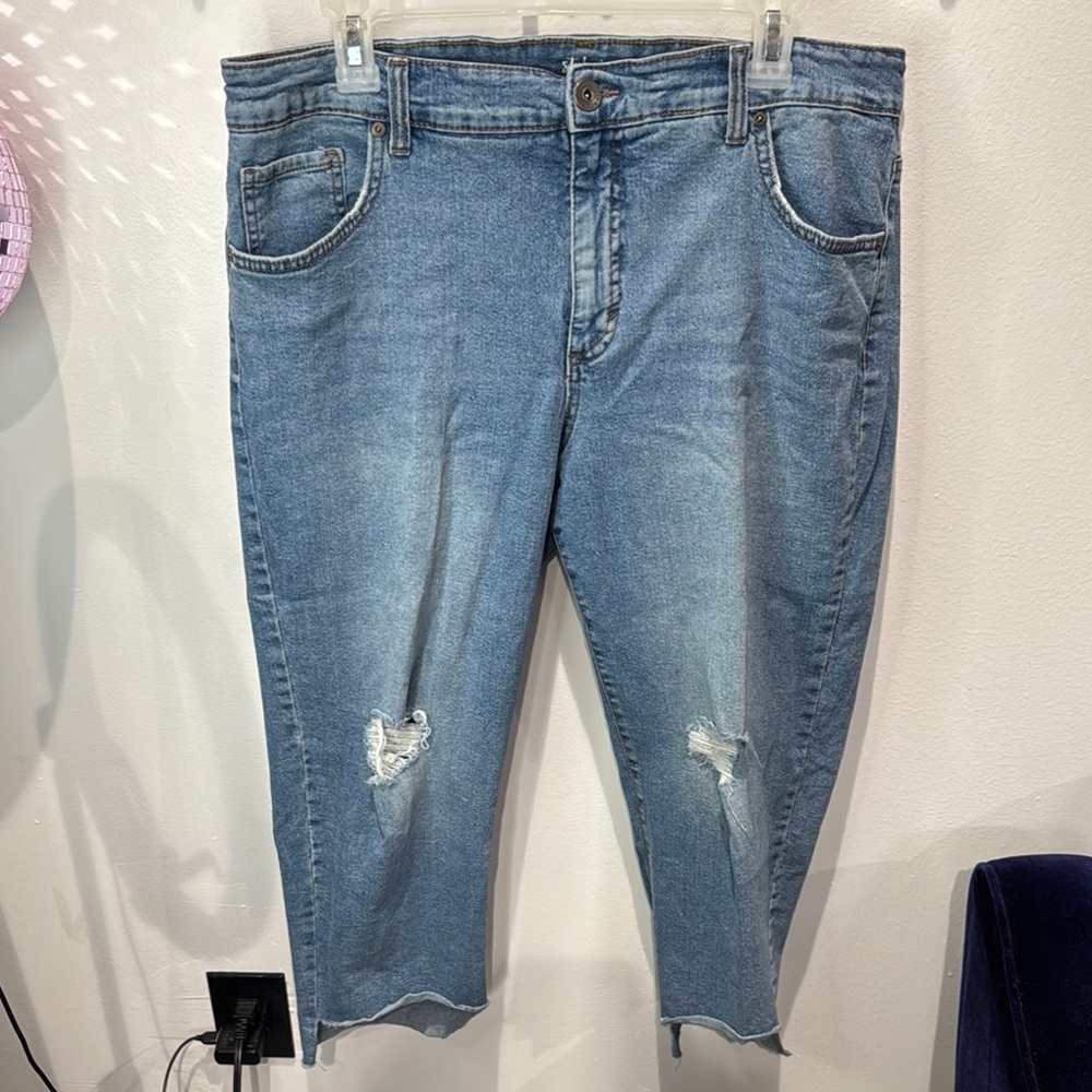 Style & Co Distressed Denim Cropped Jeans‎ Straight Leg Light Wash 14W